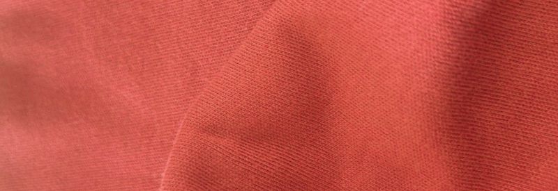 Automne en maille : comment l’interlock crée des silhouettes épurées