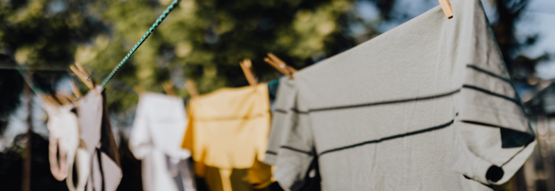 Pourquoi mon linge sent-il l’humidité après lavage et comment s’en débarrasser ?
